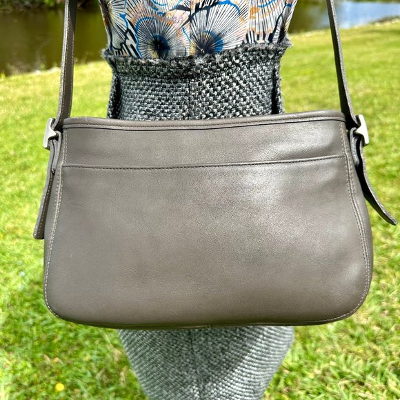 COACH Vintage Chelsea Zip Crossbody Bag Gray Leather Nickel Hardware 6000 EUC - Picture 4 of 16